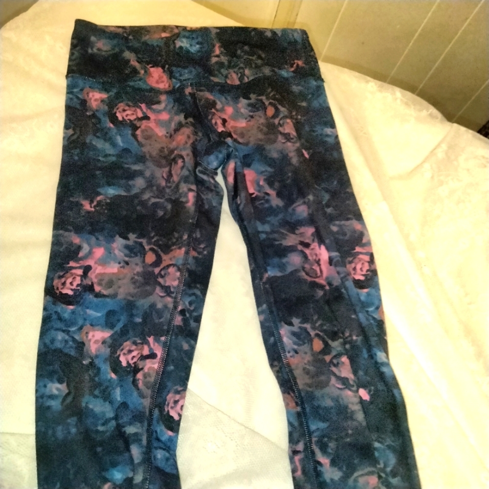 Lululemon Floral Capri Leggings 6
